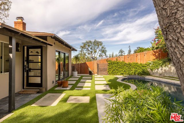 3424 Primera Avenue, Los Angeles, CA 90068