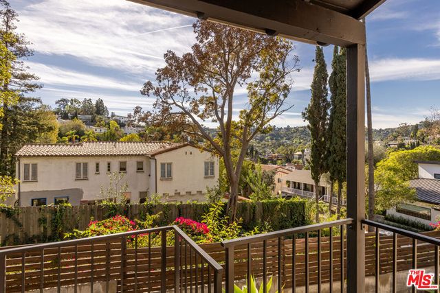 3424 Primera Avenue, Los Angeles, CA 90068