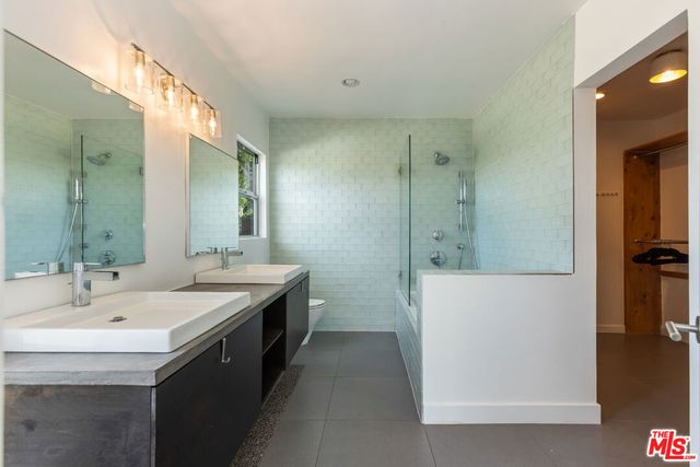 3424 Primera Avenue, Los Angeles, CA 90068