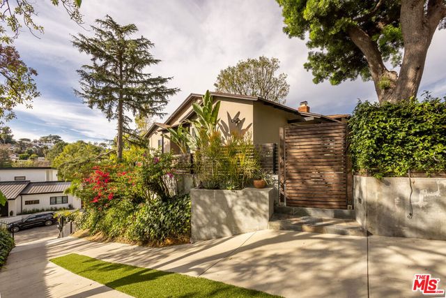 3424 Primera Avenue, Los Angeles, CA 90068