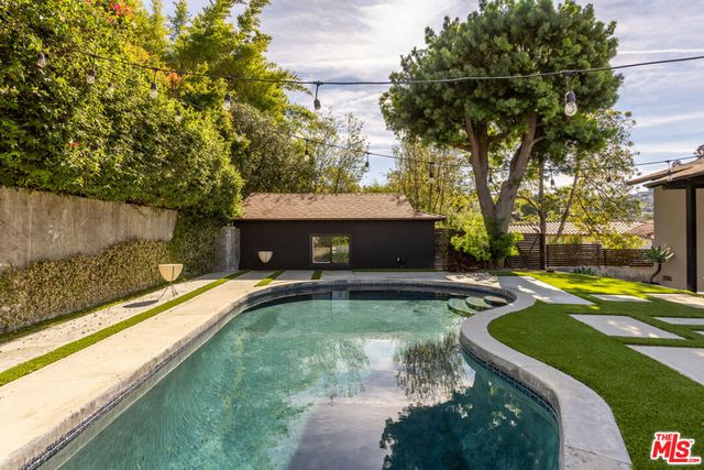 3424 Primera Avenue, Los Angeles, CA 90068