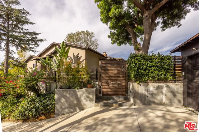 3424 Primera Avenue, Los Angeles, CA 90068