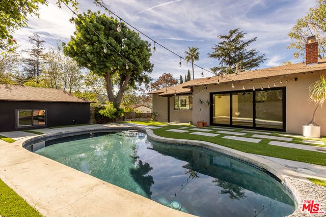 3424 Primera Avenue, Los Angeles, CA 90068