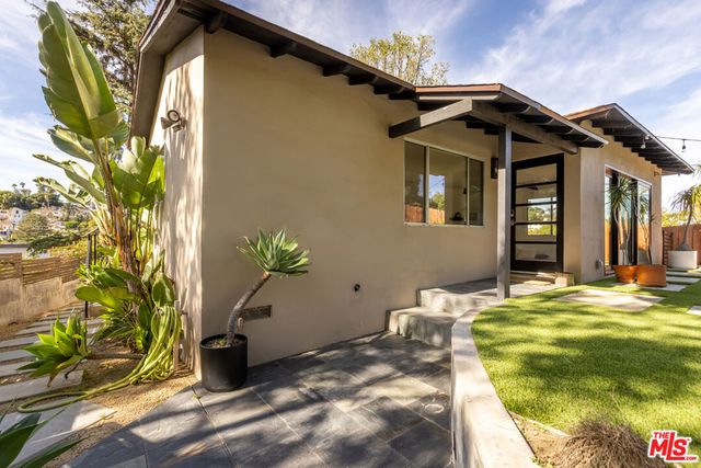 3424 Primera Avenue, Los Angeles, CA 90068