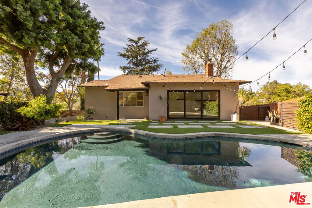 3424 Primera Avenue, Los Angeles, CA 90068