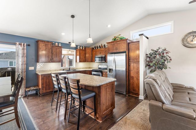 12012 Mayview Cove, Lindstrom, MN 55045