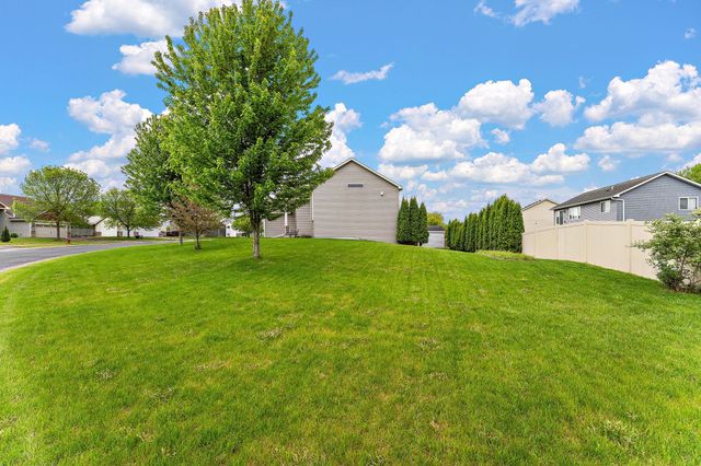 12012 Mayview Cove, Lindstrom, MN 55045