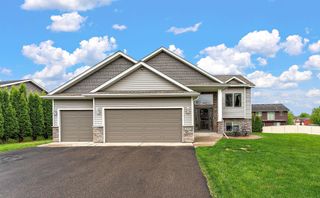 12012 Mayview Cove, Lindstrom, MN 55045