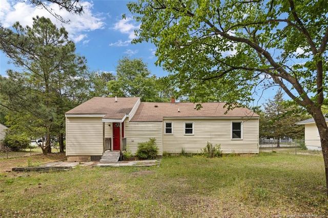 508 E 6th Avenue, Raeford, NC 28376