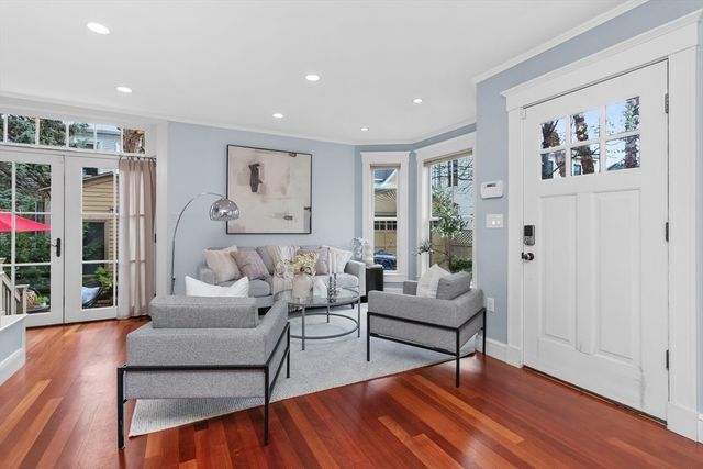 17 Perry St 3, Cambridge, MA 02139