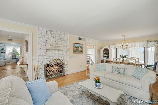 4 Heritage Circle A, Southbury, CT 06488