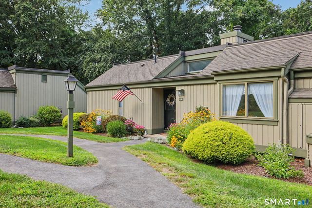 4 Heritage Circle A, Southbury, CT 06488