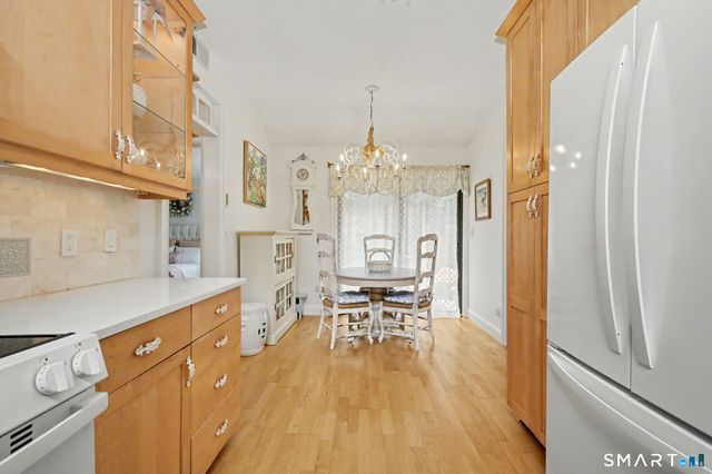 4 Heritage Circle A, Southbury, CT 06488