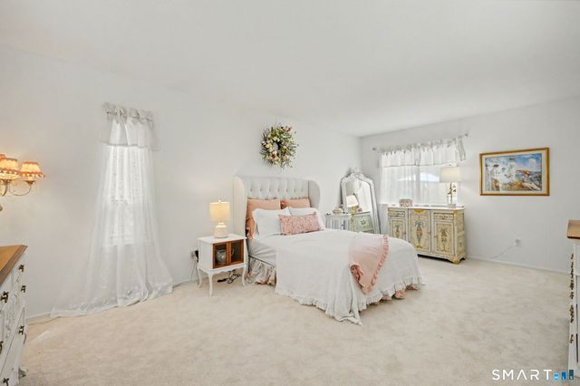 4 Heritage Circle A, Southbury, CT 06488
