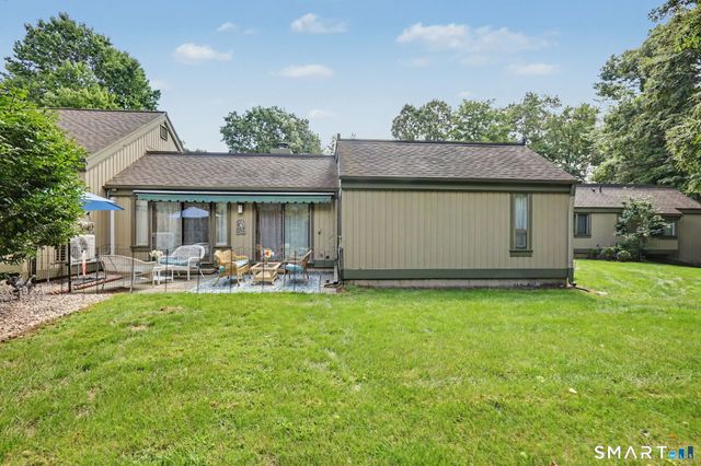 4 Heritage Circle A, Southbury, CT 06488