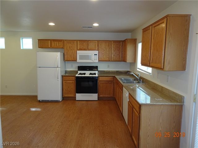 5247 Starter Avenue, Las Vegas, NV 89156