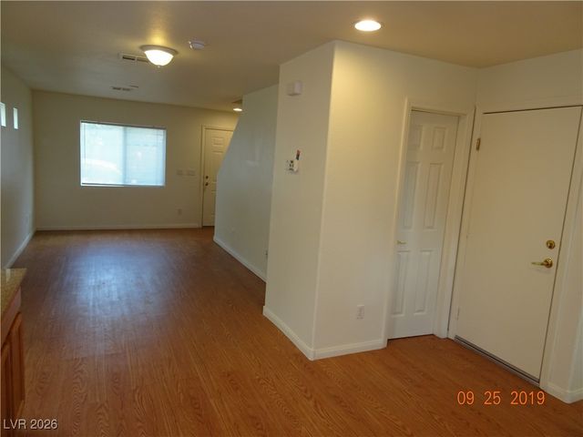 5247 Starter Avenue, Las Vegas, NV 89156