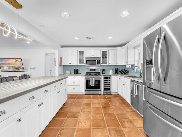 421 SW 18th St, Pompano Beach, FL 33060