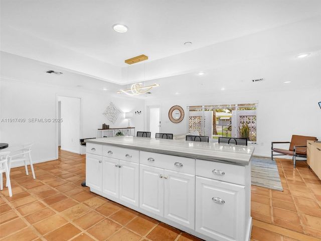 421 SW 18th St, Pompano Beach, FL 33060