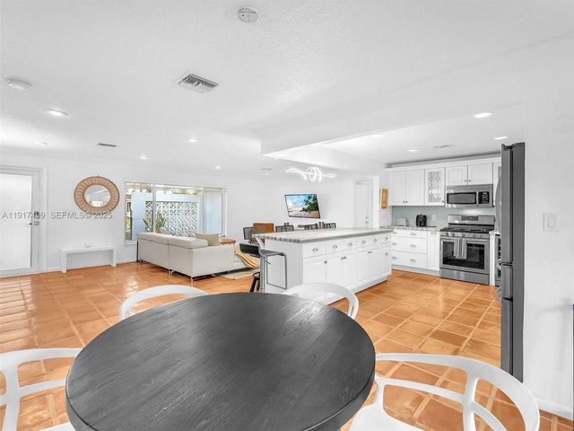 421 SW 18th St, Pompano Beach, FL 33060