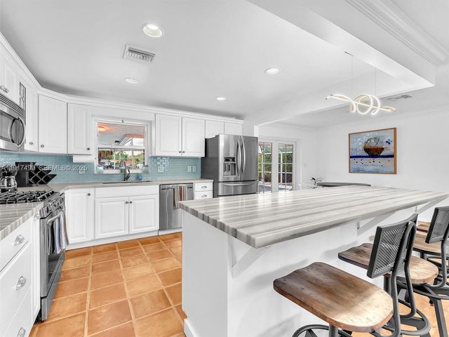 421 SW 18th St, Pompano Beach, FL 33060