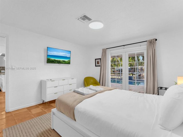 421 SW 18th St, Pompano Beach, FL 33060