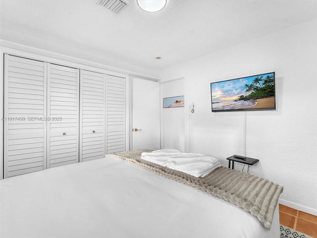 421 SW 18th St, Pompano Beach, FL 33060