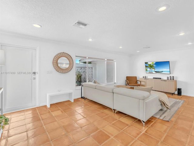 421 SW 18th St, Pompano Beach, FL 33060