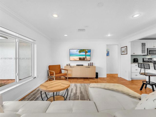 421 SW 18th St, Pompano Beach, FL 33060