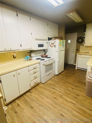 404 S Jules Avenue, Cleveland, OK 74020