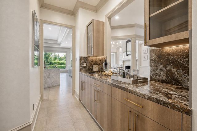 918 Huntington Cove, Houston, TX 77063
