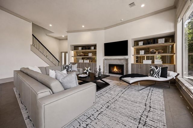 918 Huntington Cove, Houston, TX 77063