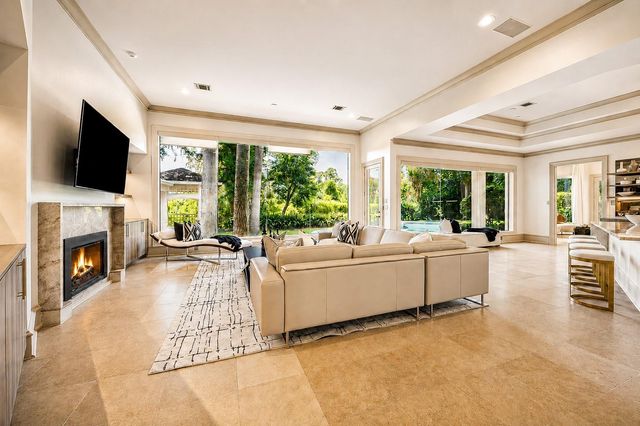 918 Huntington Cove, Houston, TX 77063