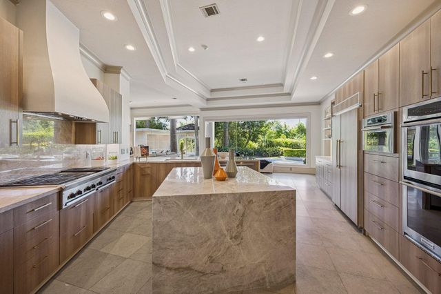 918 Huntington Cove, Houston, TX 77063