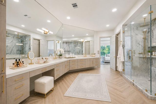 918 Huntington Cove, Houston, TX 77063