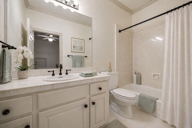 918 Huntington Cove, Houston, TX 77063