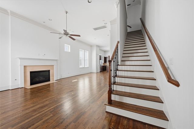 2027 Fannin Station, Houston, TX 77045