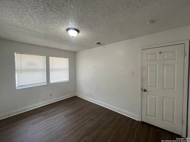 401 RIVERDALE DR, San Antonio, TX 78228