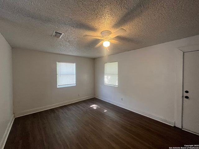 401 RIVERDALE DR, San Antonio, TX 78228