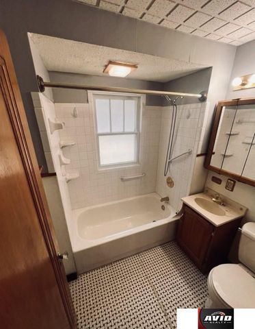 1928 J Street, Lincoln, NE 68510