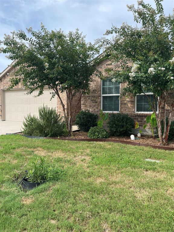 138 Waxberry Drive, Fate, TX 75189