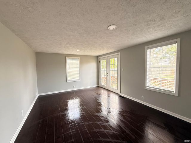 1109 N First Street, Boonville, IN 47601