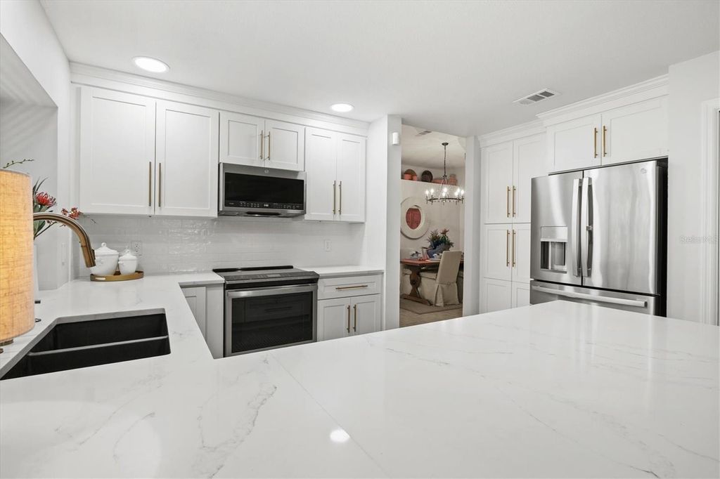 Image 15 of property listing at 4706 DUNDEE DRIVE, Bradenton, FL 34210