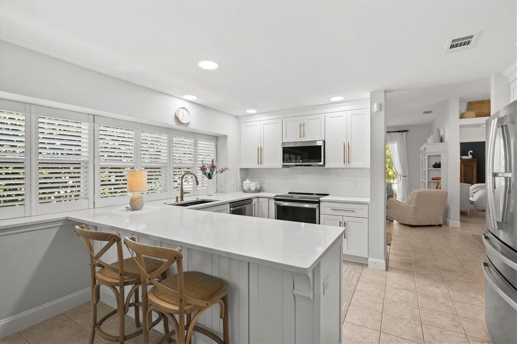 Image 16 of property listing at 4706 DUNDEE DRIVE, Bradenton, FL 34210