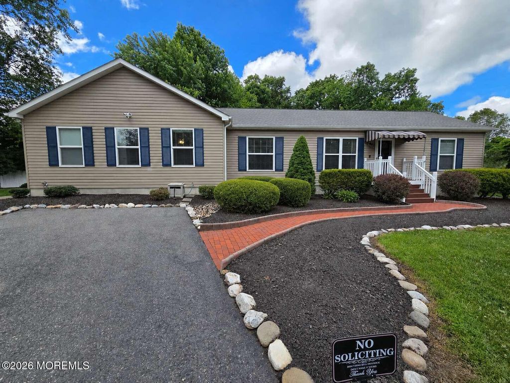 49 Flannigan Drive, Howell, NJ 07731