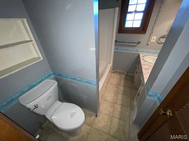 102 Linda Drive, Fairview Heights, IL 62208