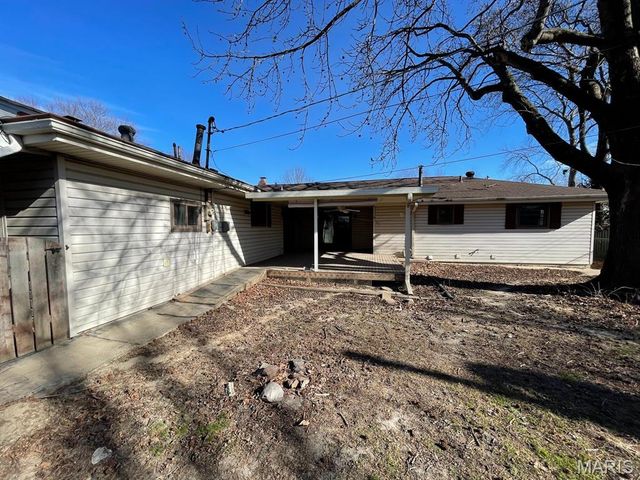 102 Linda Drive, Fairview Heights, IL 62208