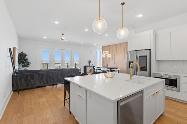 6027 Hill Circle, Nashville, TN 37209