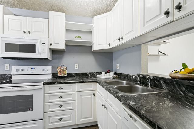 634 W Collins Street, Denton, TX 76201