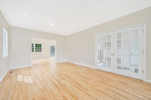 18 Woodridge Lane, Coram, NY 11727